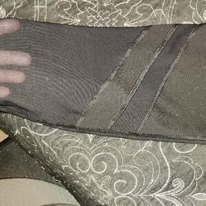 Old Navy Black Active Elevate Legging with pocket and sheer cut out in calf area